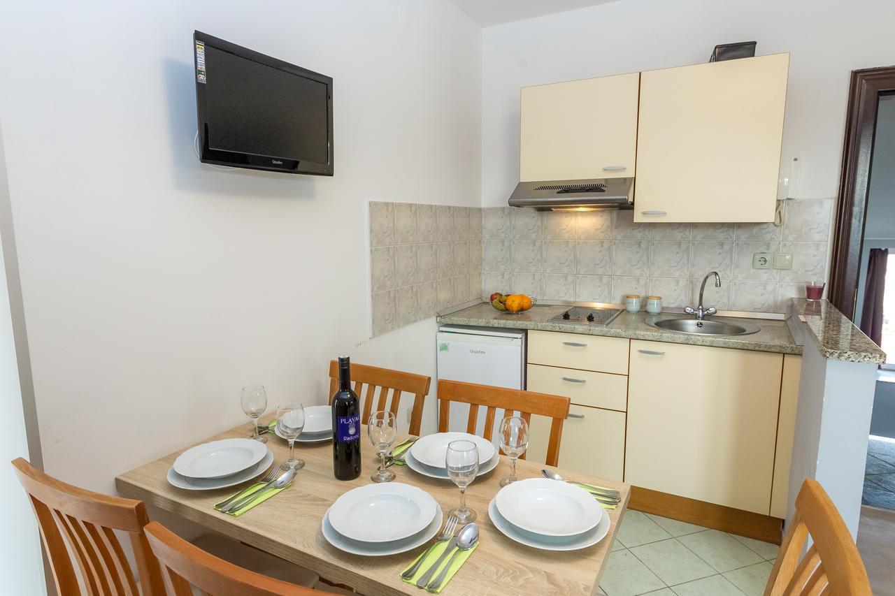 Apartments In City Center Ventus Novalja Exterior foto