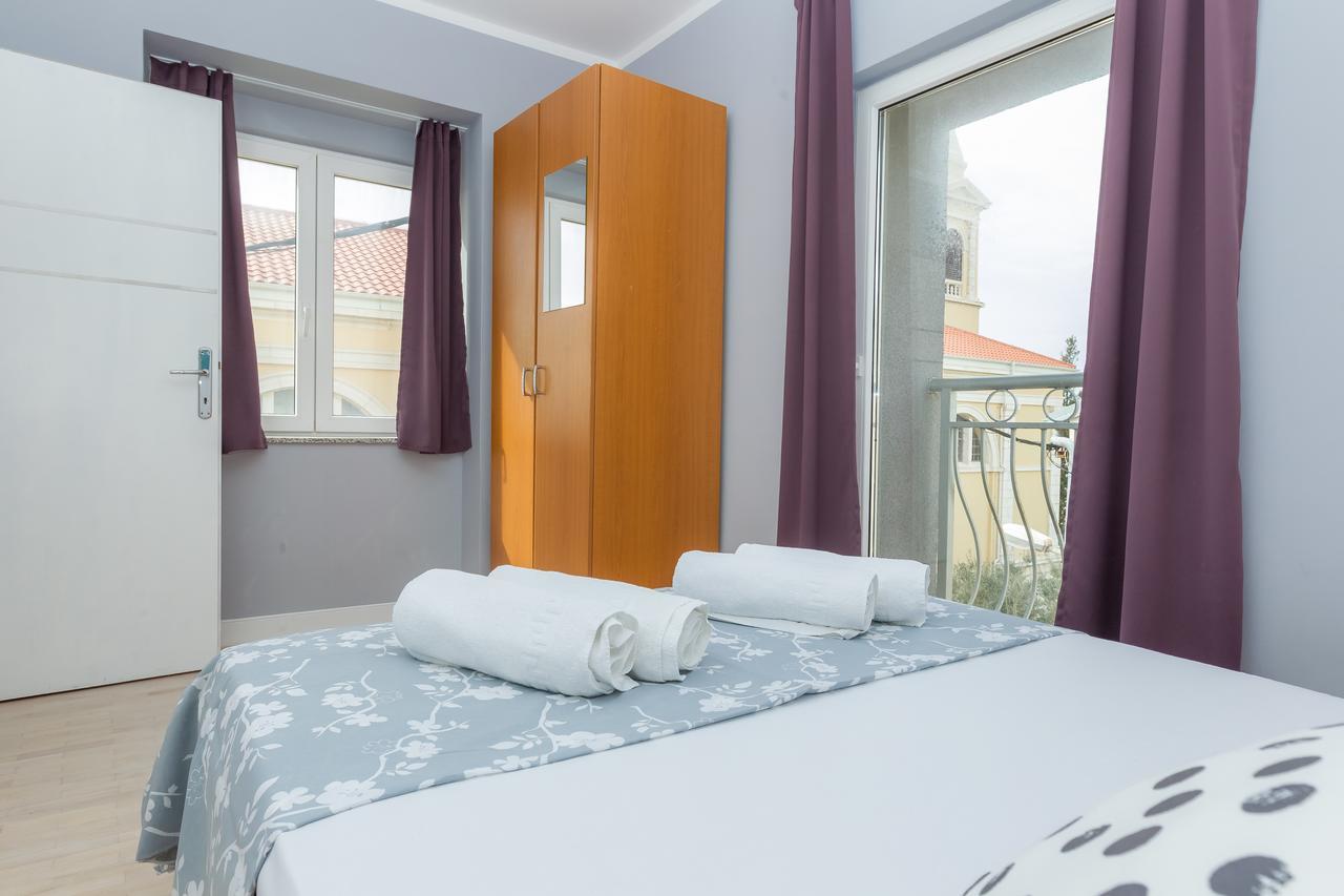 Apartments In City Center Ventus Novalja Exterior foto